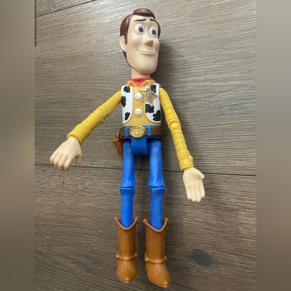 Disney Pixar Toy Story 4 WOODY - Poseable - 9” Sheriff Woody Action Figure 2021 - Picture 1 of 4